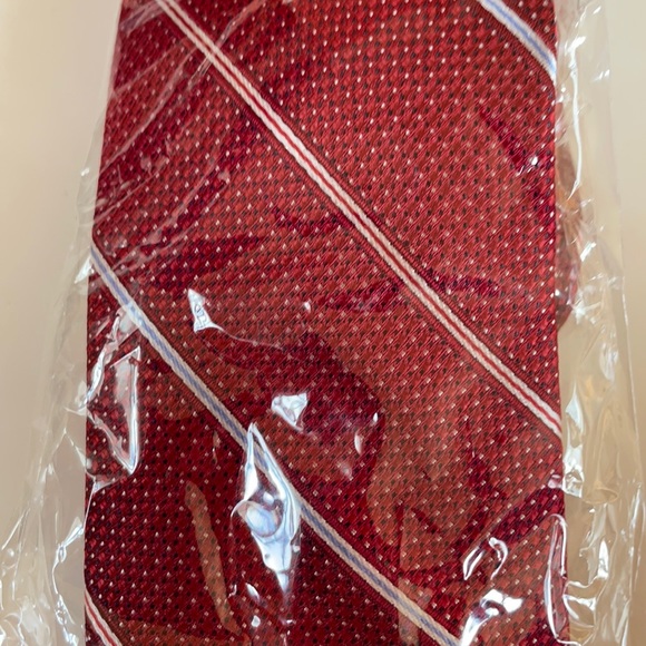 Saks Fifth Avenue Other - NWT. Saks Fifth Avenue Tie.